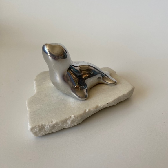 Vintage HASELTON Sculpture Seal Puppy: Aluminum, Marble Base, Signed, Collectibl - Picture 5 of 16